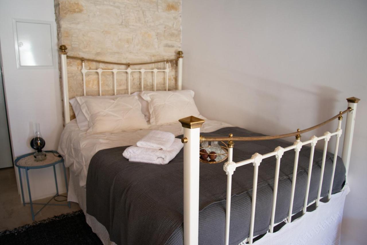 Cleo'S Inn Лофу Екстер'єр фото