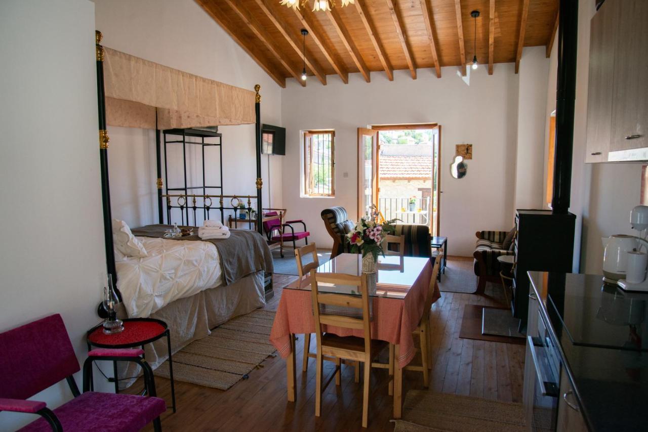 Cleo'S Inn Лофу Екстер'єр фото