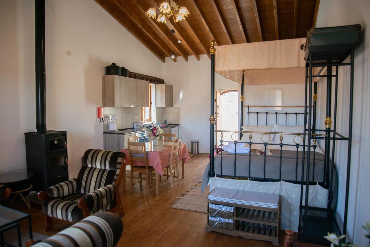 Cleo'S Inn Лофу Екстер'єр фото