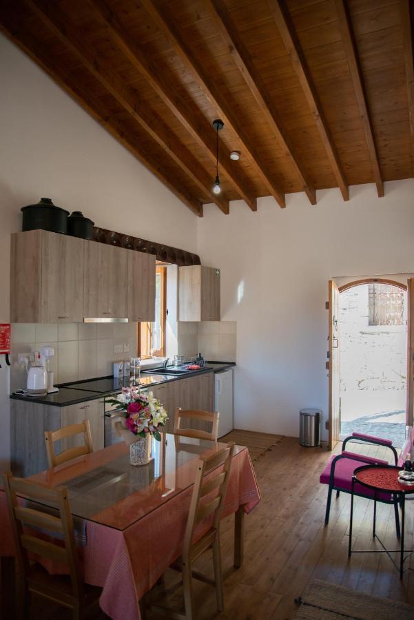 Cleo'S Inn Лофу Екстер'єр фото